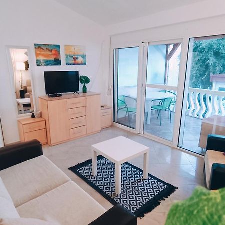 Beach Apartment With Beach Chairs N.1 Utjeha Pokój zdjęcie